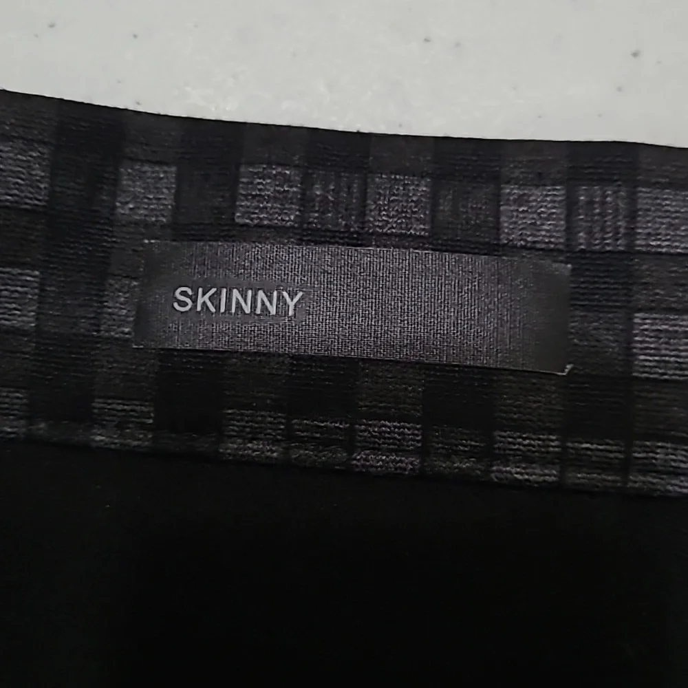 Kut from the Kloth women's checkered skinny fit pants in black and gray size 8 - Picture 5 of 11